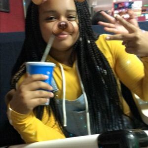 Meet your Posher, Gabriela